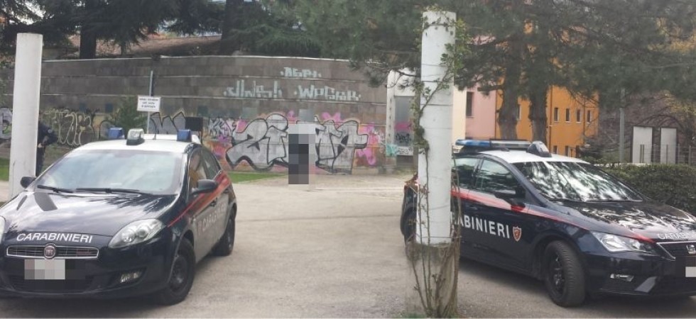 Nascondono 50 grammi di hashish confezionato in dosi al parco Santa Chiara: tre in manette